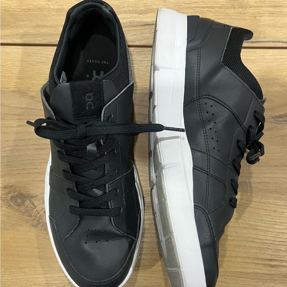 ON “Roger” Running Black and White Men's Sneakers